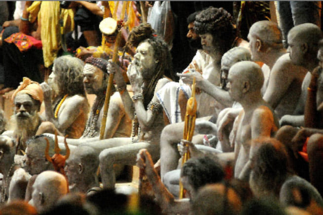 Devotees takes holy dip at Shipra on last day of Ujjain Kumbh
