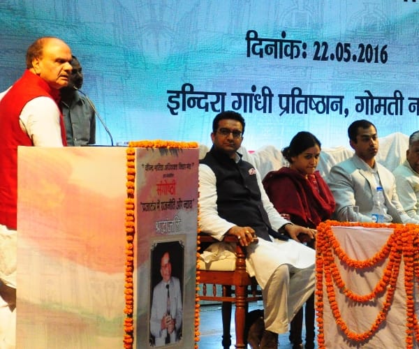 Seminar on politics and justice in democracy.