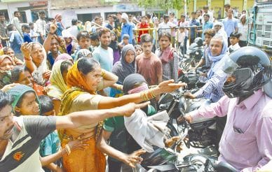 traffic jam for water in agra