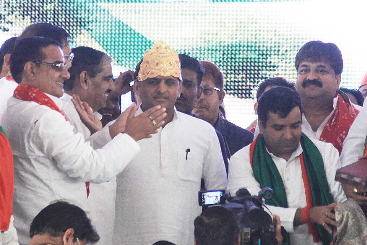 CM prolonged series of honors