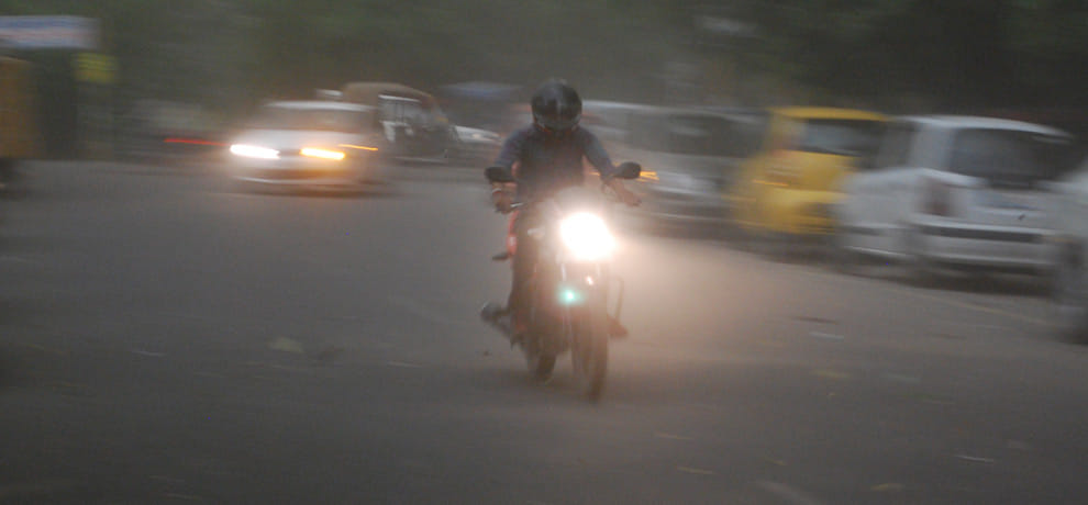 Sudden change of weather delhi ncr : Dust storm, strong winds and overcast skies over the capital