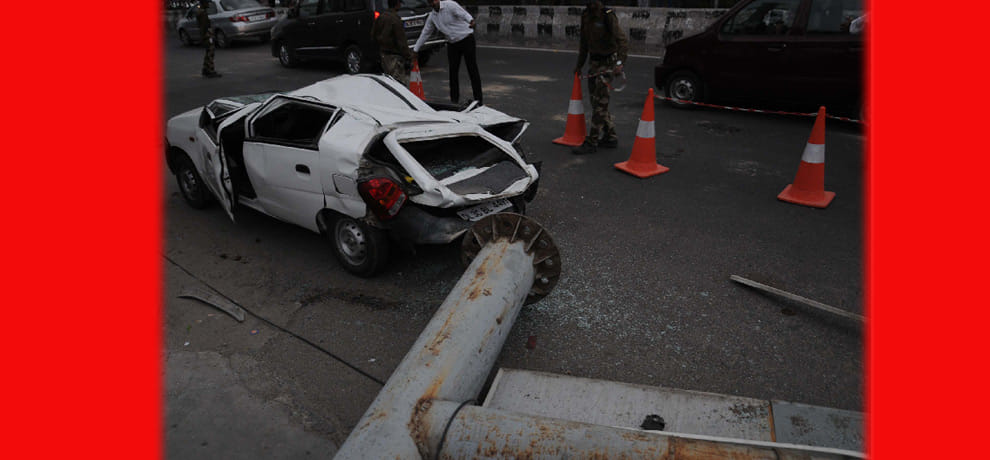 Came as typhoon disaster, the board took the young man's life fell Uneepol