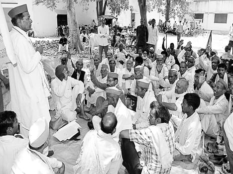 Many organizations mobilize farmers' problems