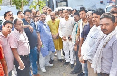 misbehave with bjp worker by sp leader