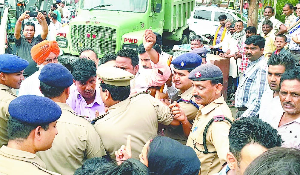 clash with the team who went to remove Encroachment