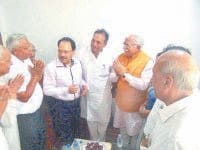 CM decision changed in a year, 12 leaders of the house drink tea, lunch too