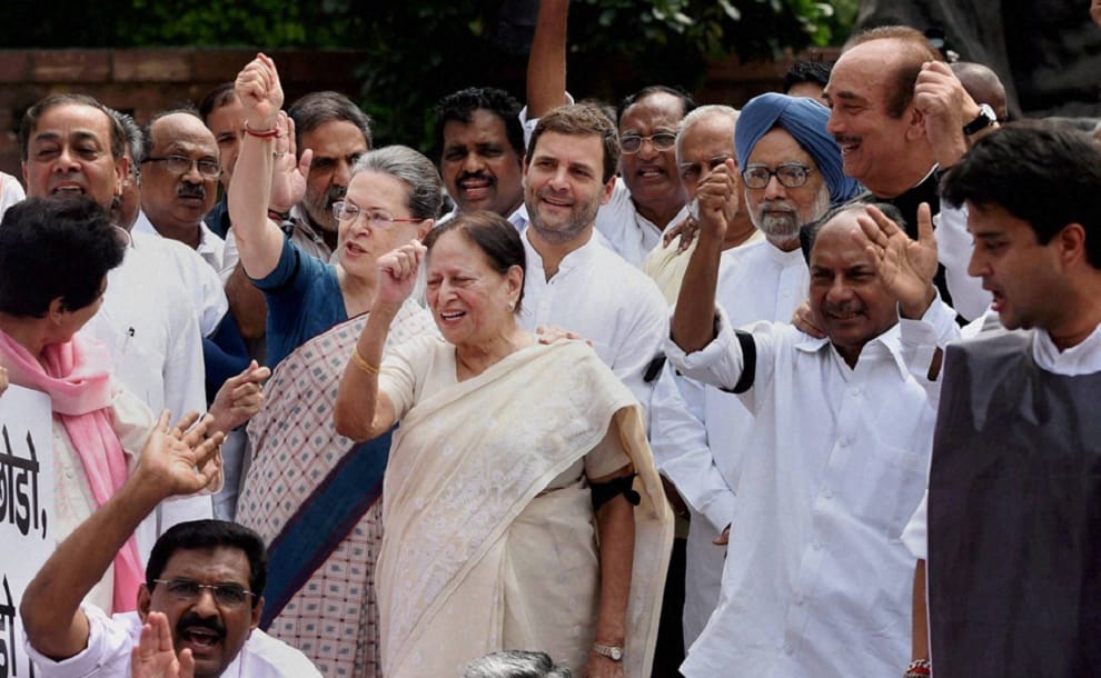 Send 15-20 congress leaders on holiday: Dev