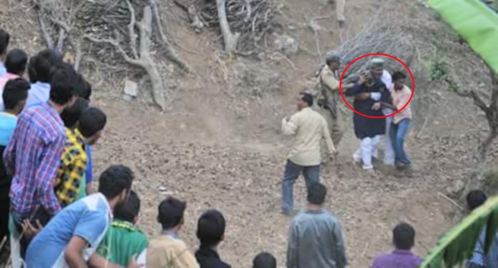 exclusive photos of MP tarun vijay beaten in temple