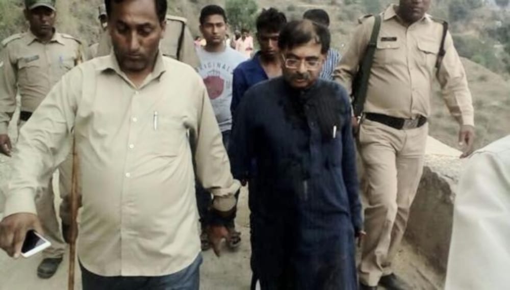 exclusive photos of MP tarun vijay beaten in temple