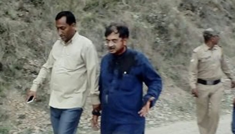exclusive photos of MP tarun vijay beaten in temple