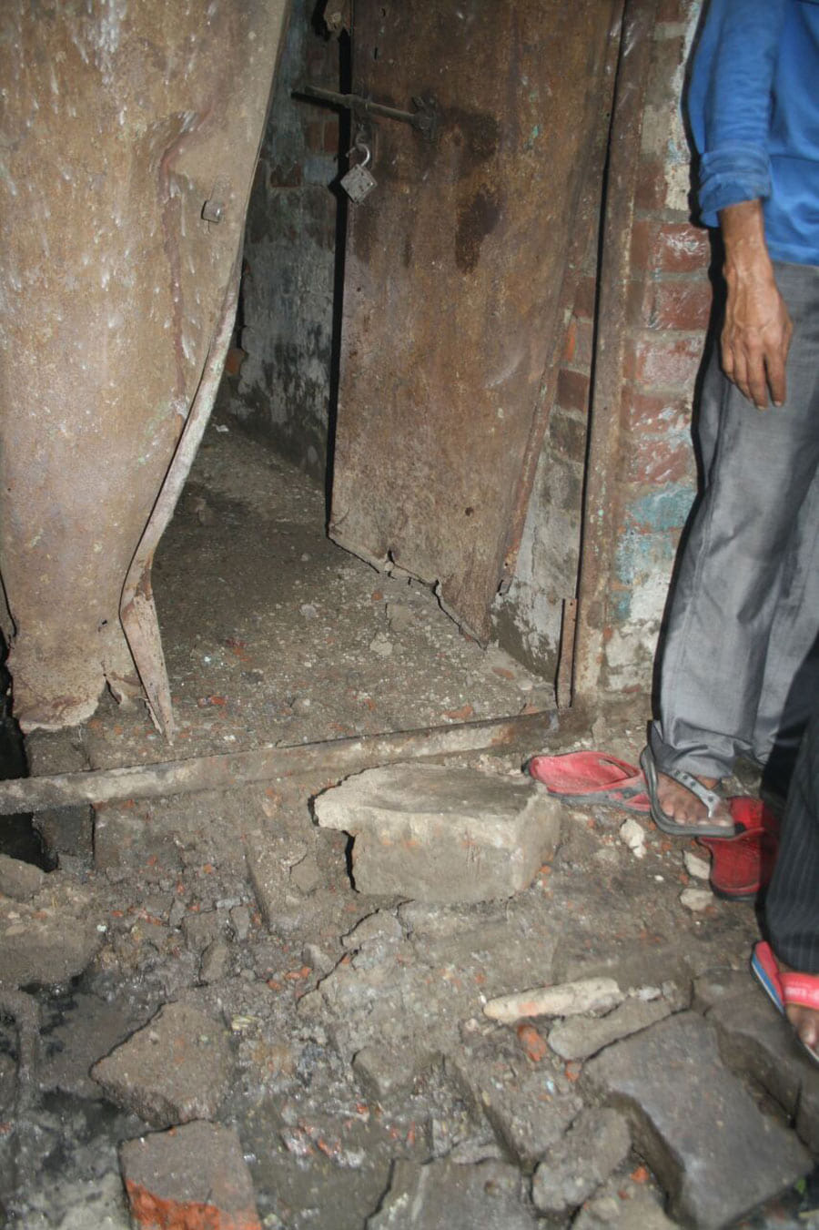 fireworks explosion in scrambling to seize in Meerut.