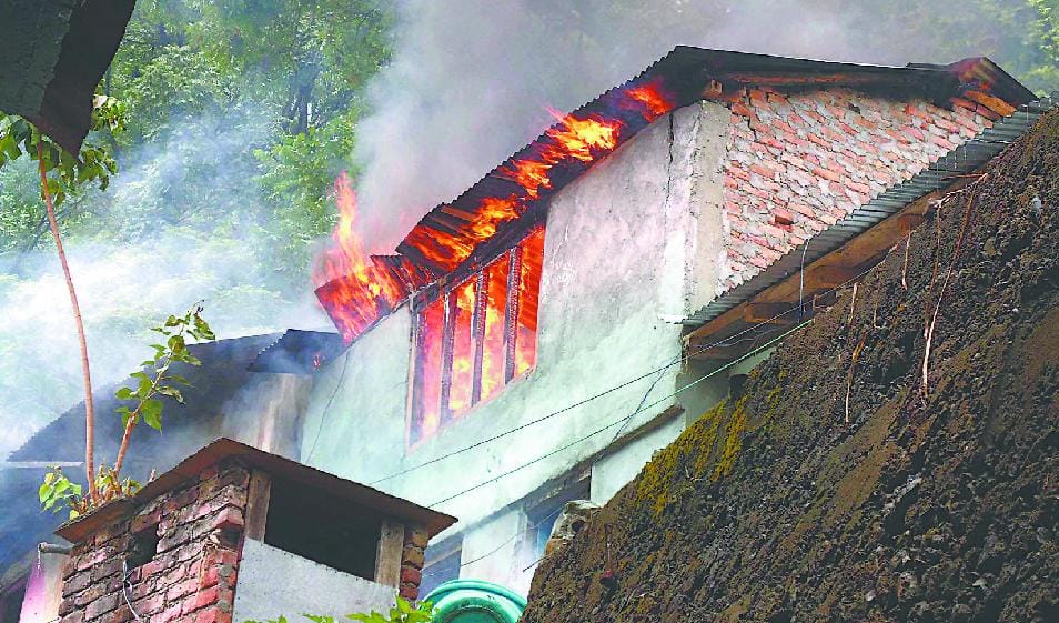 Houses burn in Dharchula