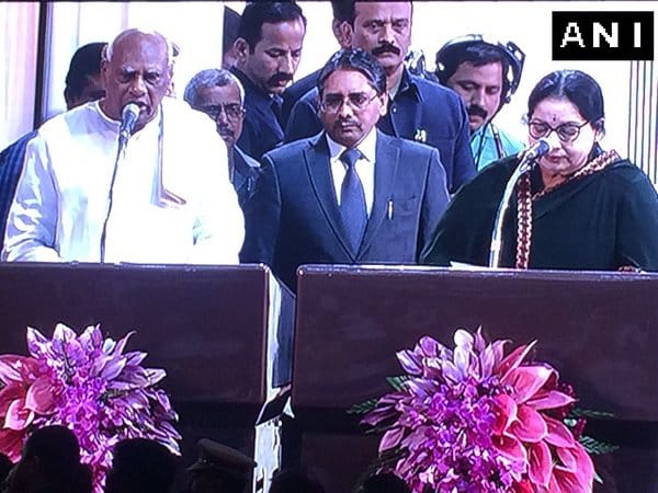 j jayalalitha takes oath of chiefminister 