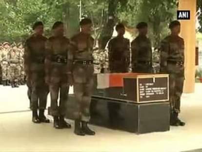 Wreath laying ceremony for Kupwara braveheart Naik Gawade