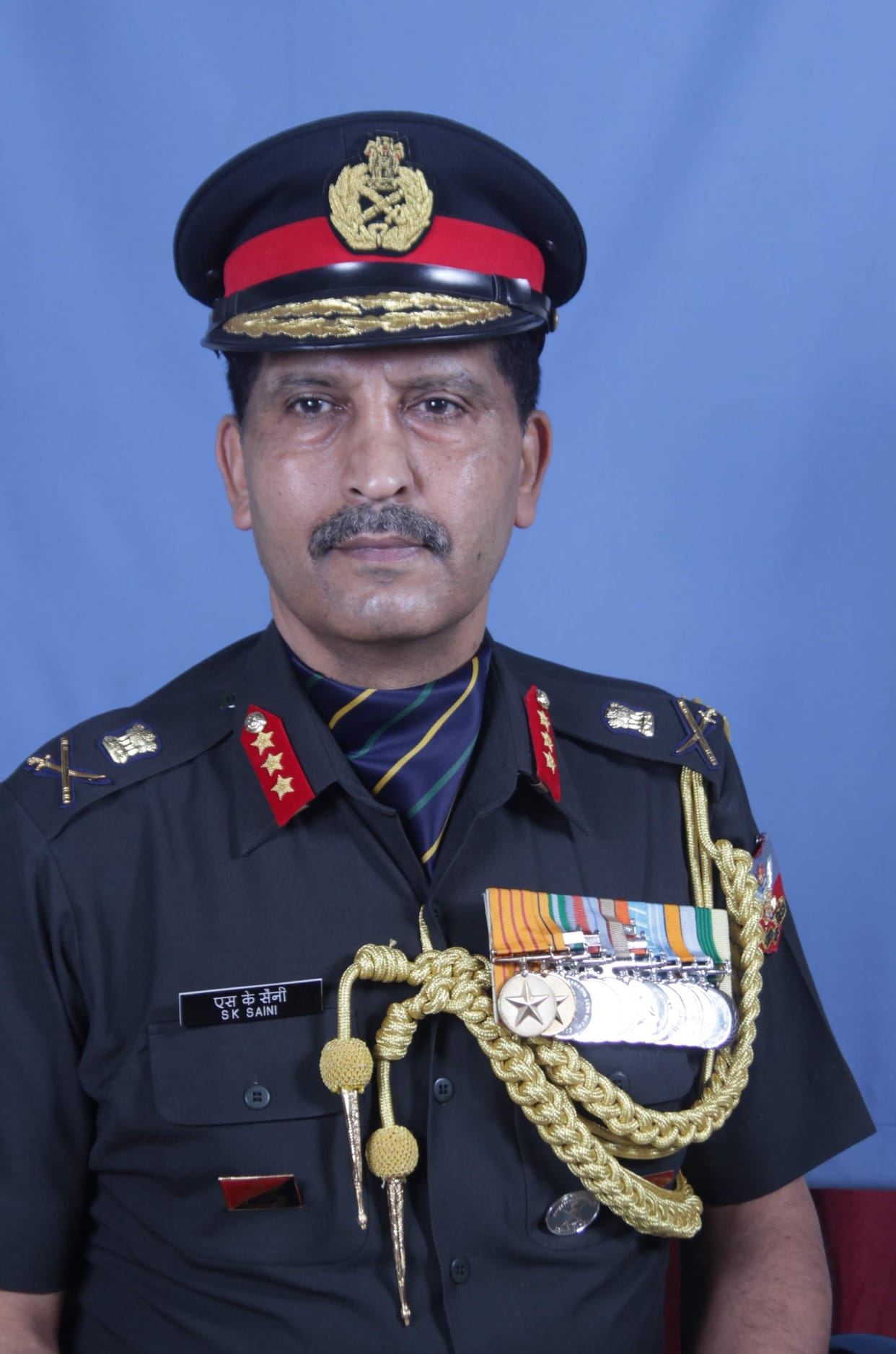 lieutenant general sk saini became commandant of indian military academy.