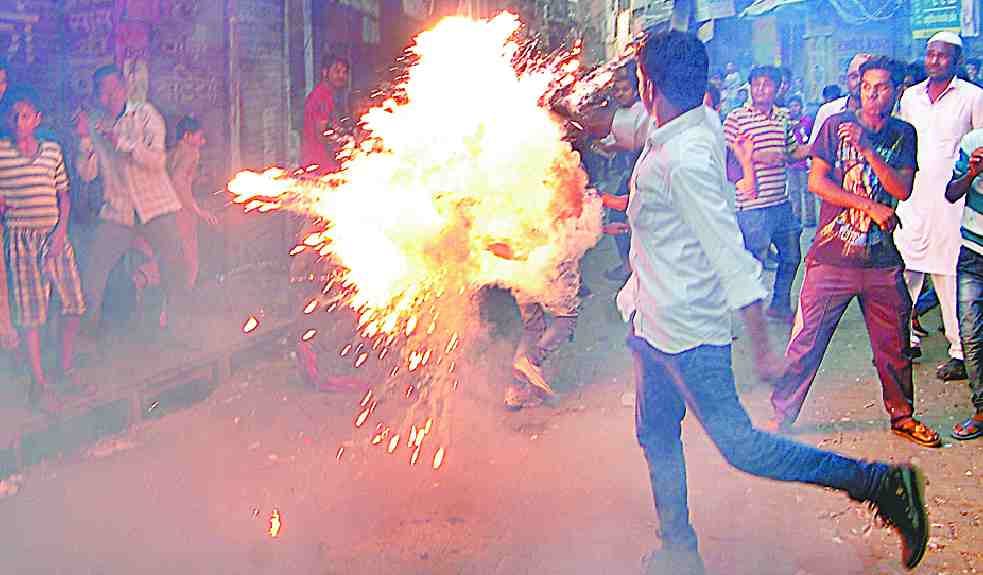 Fireworks explode in Islamabad, 11 Scorched