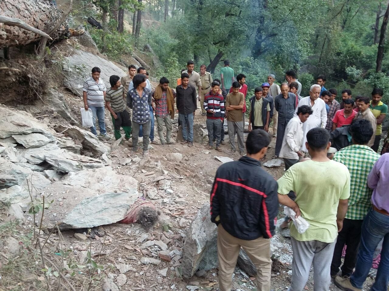destruction in uttarakhand cause by storm, 14 died.