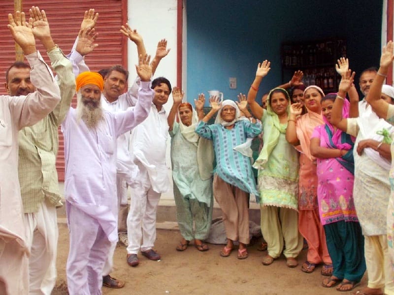 protest, pathankot protest, protest to close wine shop, pathankot, amritsar