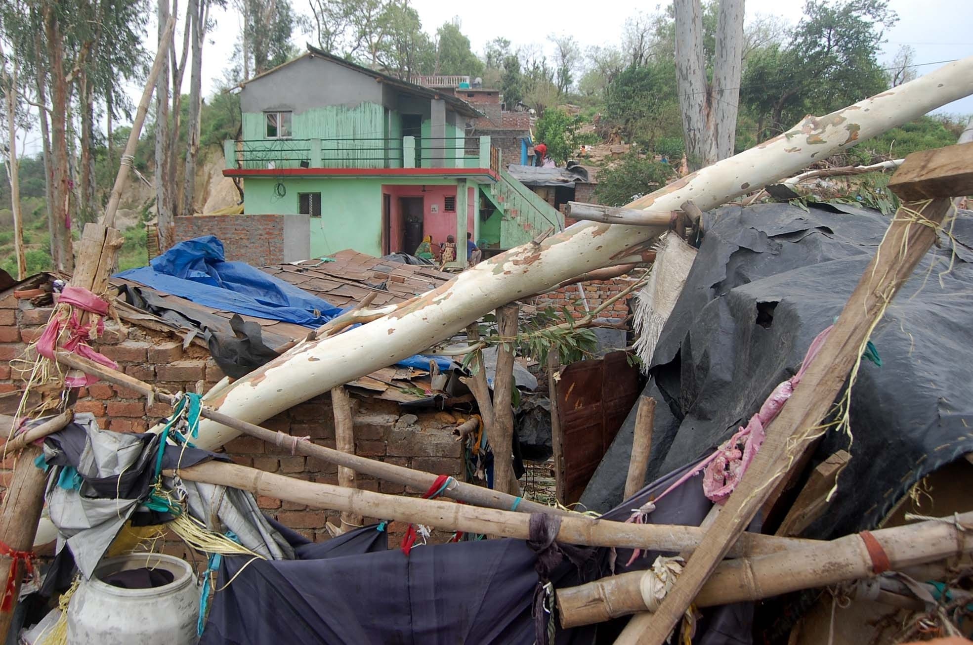 storm in himachal, big loss to crops and houses, one died.