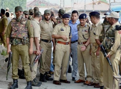 attacked on police party in Srinagar