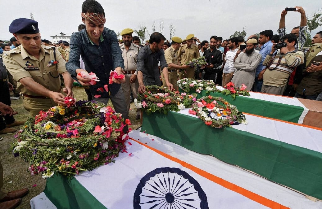 Tributes to martyred policemen