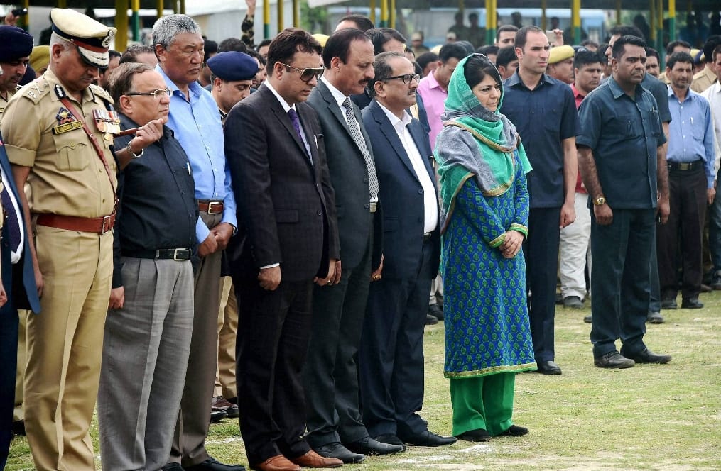 Tributes to martyred policemen