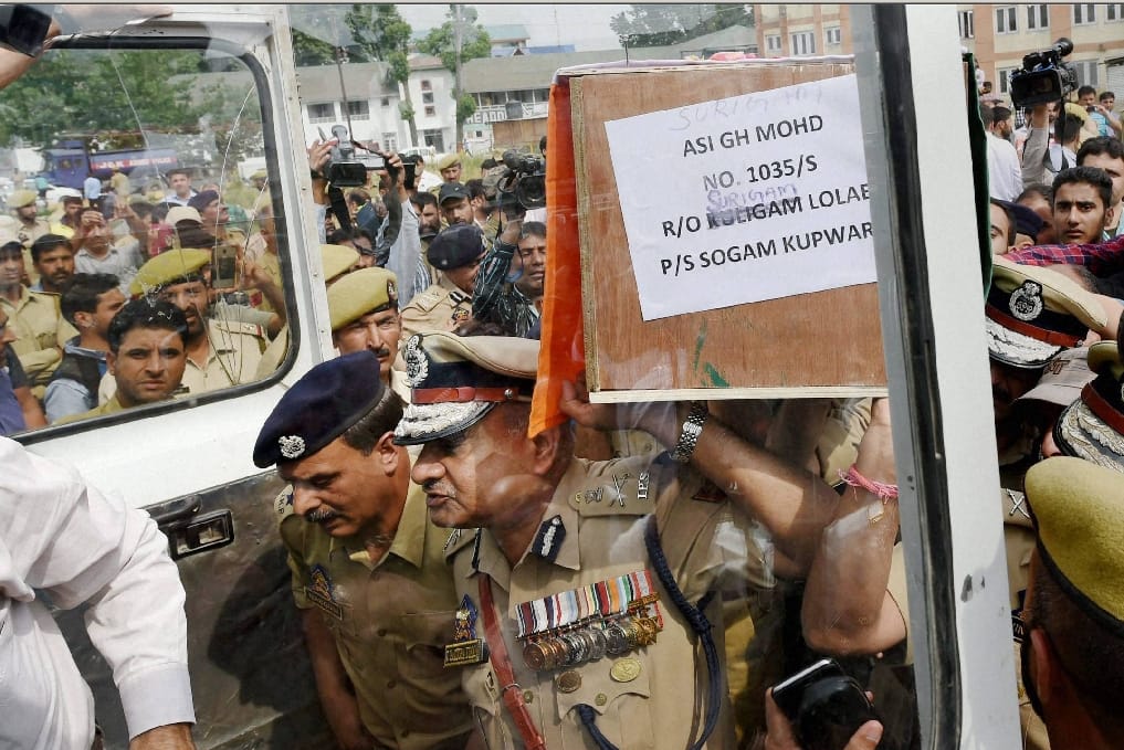 Tributes to martyred policemen