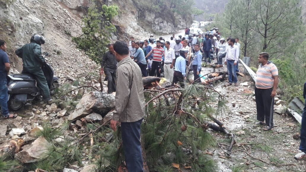 destruction in uttarakhand cause by storm, 14 died.