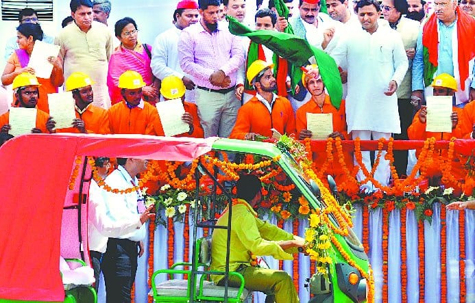 Akhilesh blew a conch shell from Budaun