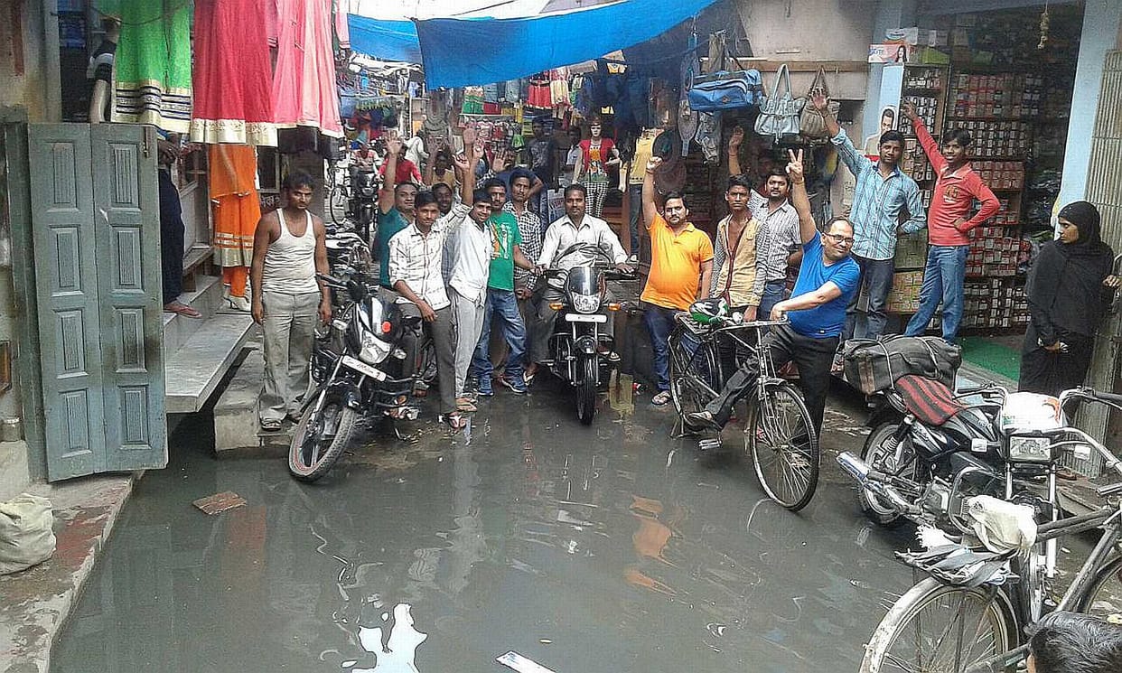By businessmen from waterlogging The lockout in the panchayat office