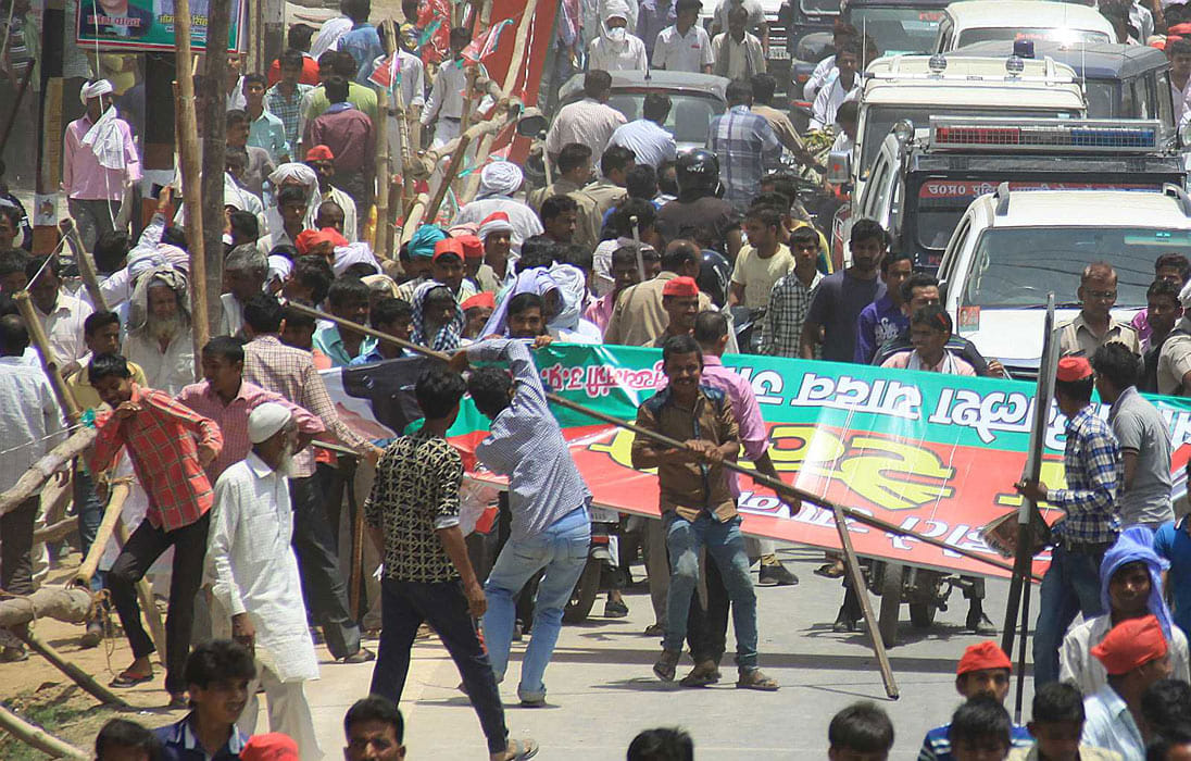 People misbehaved after CM Akhilesh railly in Badaun.