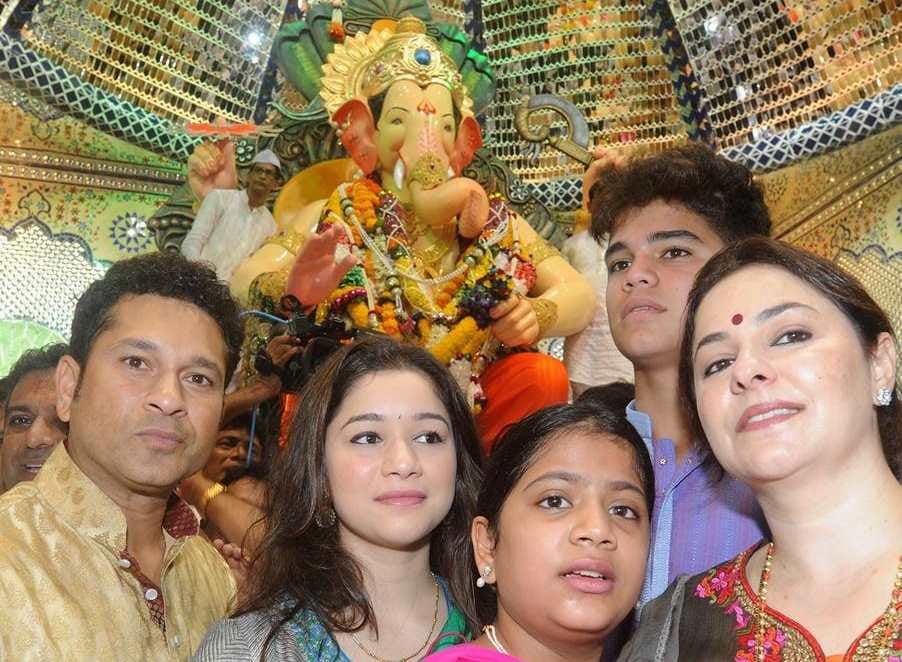 Happy marriage anniversary Sachin Tendulkar 