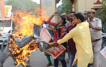 Cyber Library open 24 hours demanding, fasting from 9 BHU student suspended.