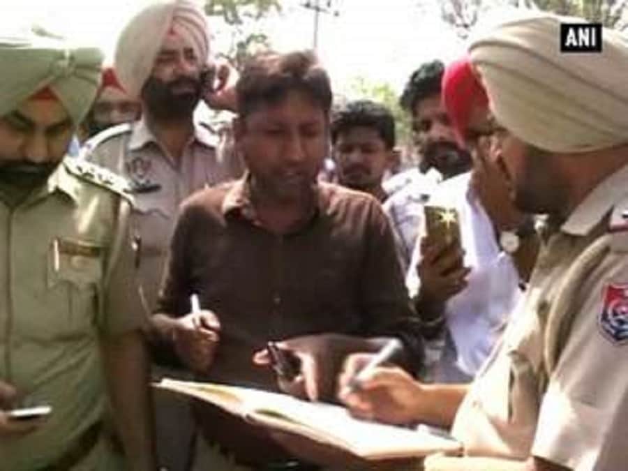 कैश वैन से लूट