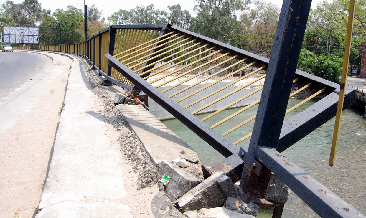 Chardham yatra extreme, bridge had desecrated