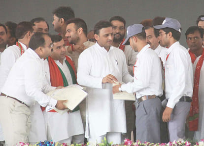 CM Akhilesh Yadav railly in Badaun, targets BJP-BSP.