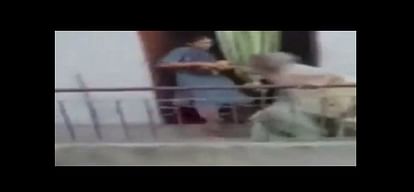 Daughter beating old age mother mercilessly in Delhi
