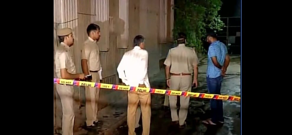 on asking for payment of food bill, unidentified men shot restaurant owner at lajpat nagar