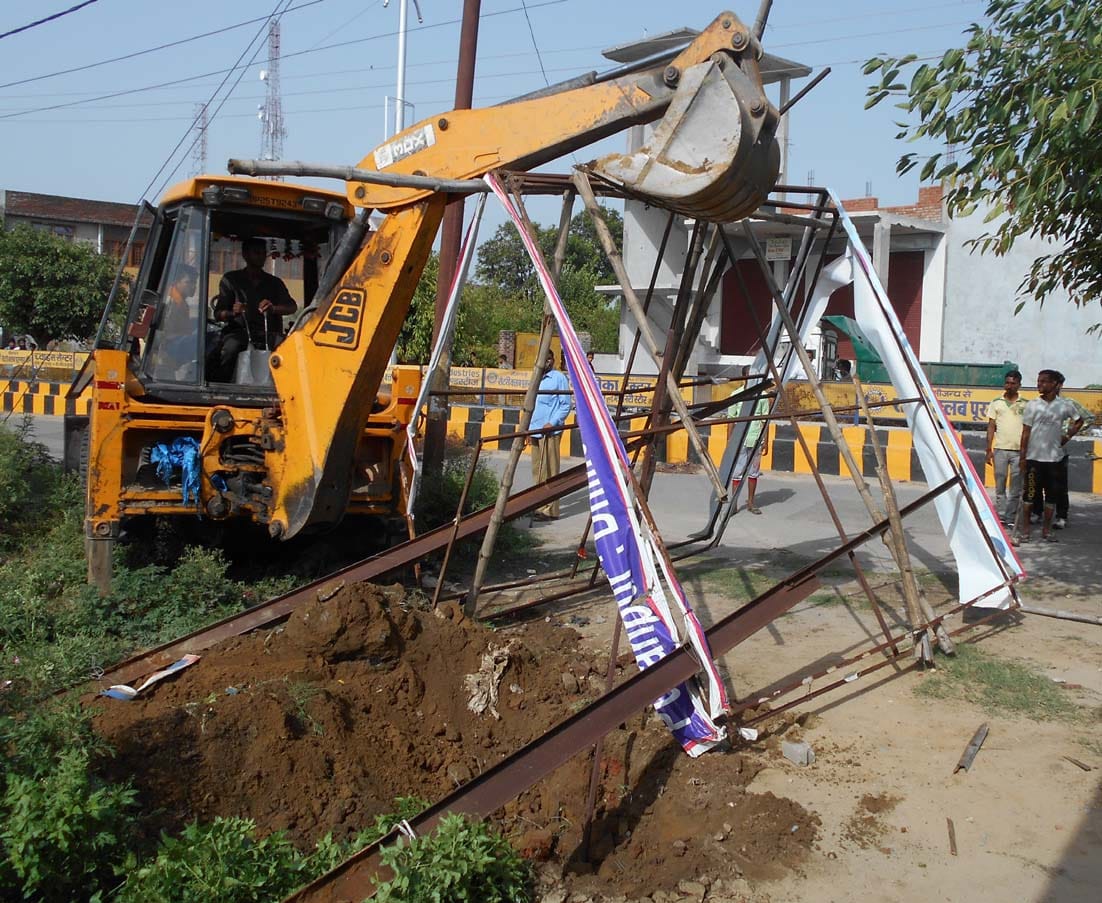 Driving under the supervision of the CO Encroachment demolition drive