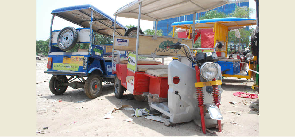e-rickshaw after pm modi inauguration of mudra yojna in noda