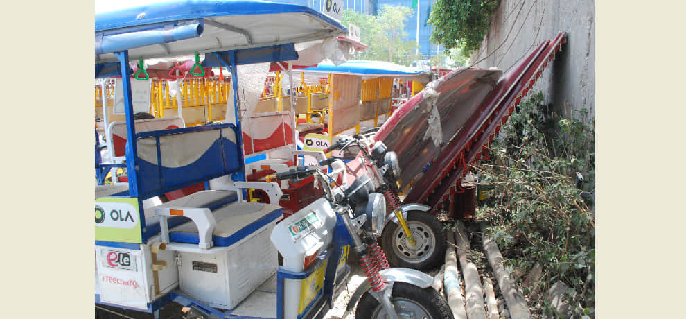 e-rickshaw after pm modi inauguration of mudra yojna in noda
