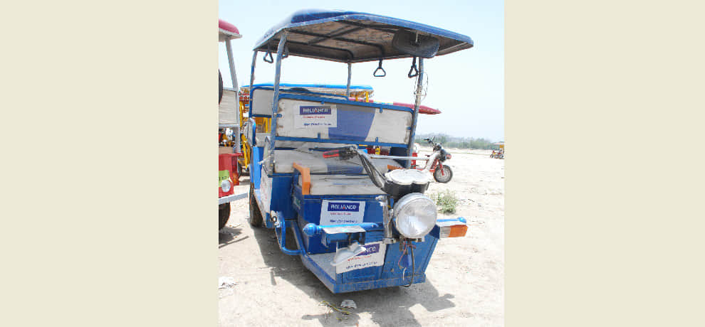 e-rickshaw after pm modi inauguration of mudra yojna in noda