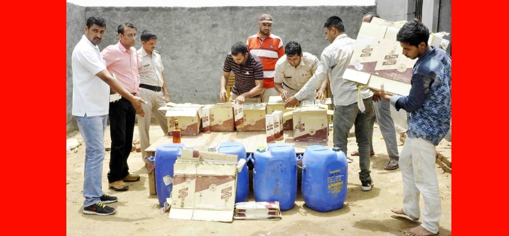 fake wine in branded bottle, three arrested