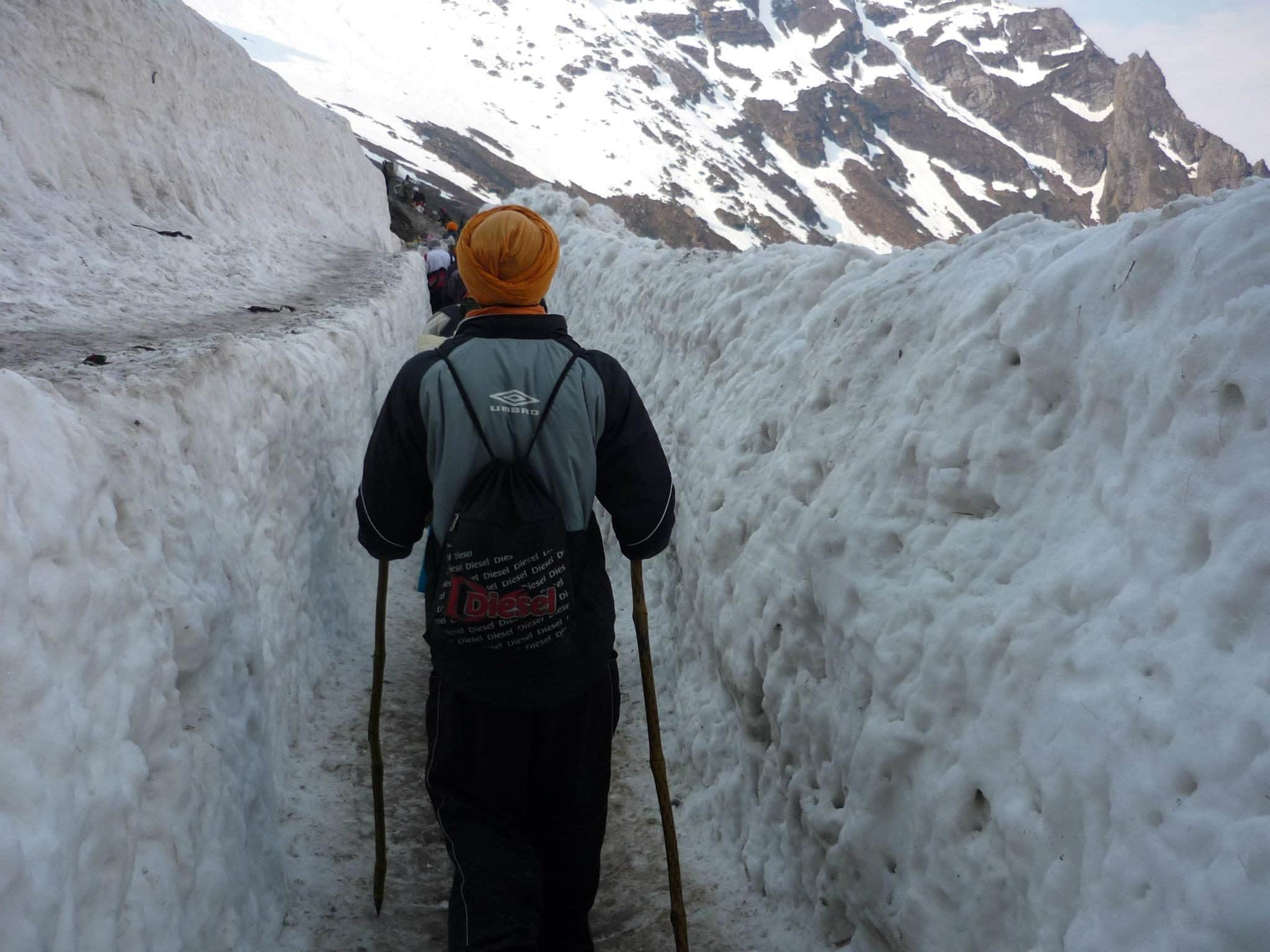 uttarakhand : Hemkund Sahib covered with snow