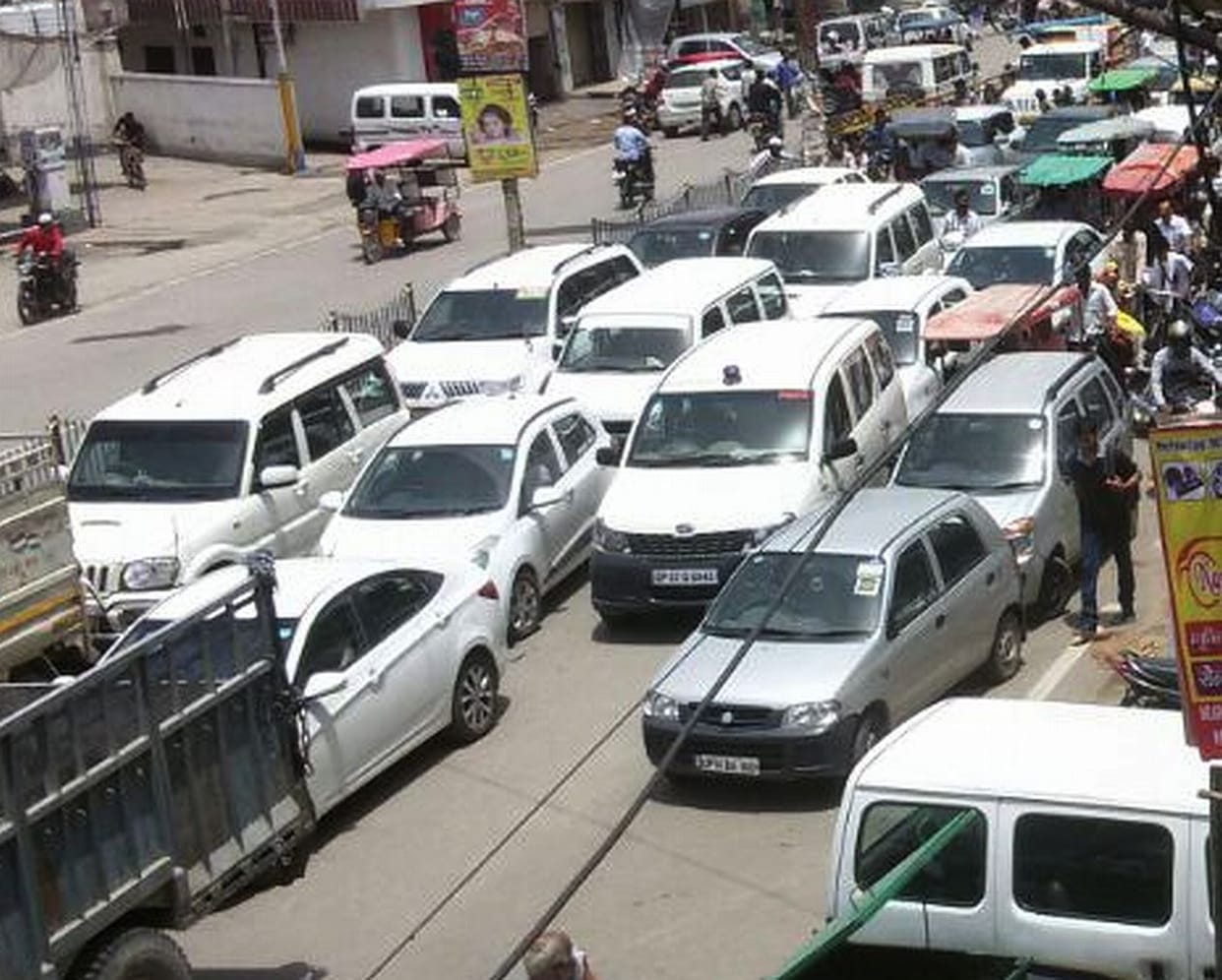 IG in traffic jam, senior inspector attach to line.