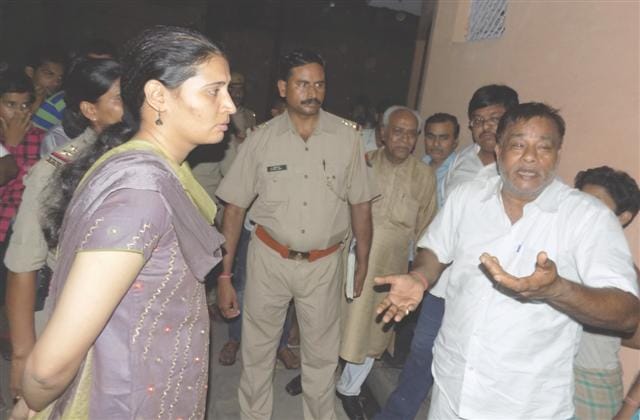 Shoe merchant robbed two million , Fire sigh