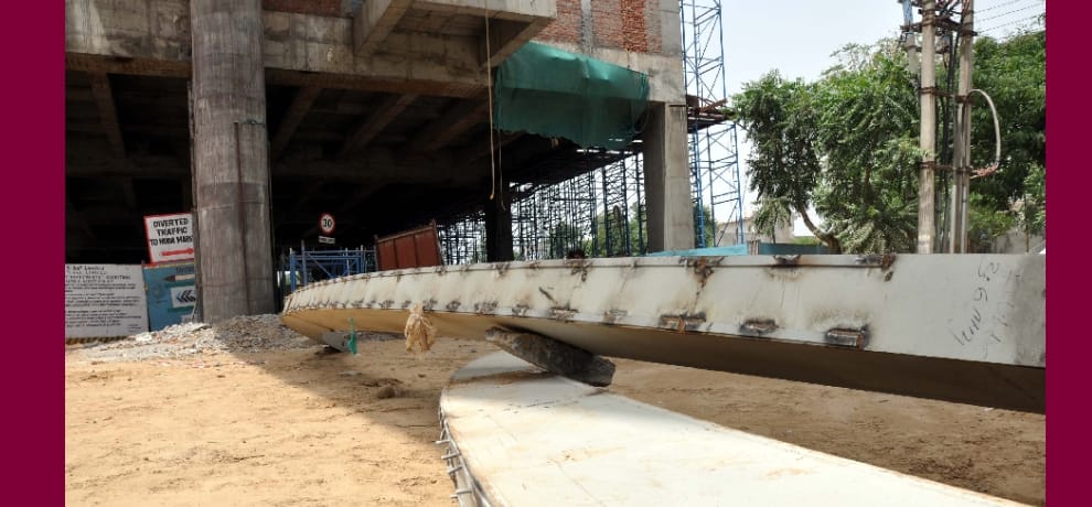 Garder fell down on Rapid Metro station, three injured including auto driver 