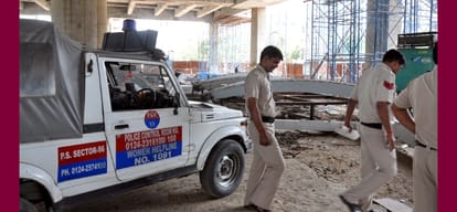 Garder fell down on Rapid Metro station, three injured including auto driver 
