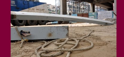 Garder fell down on Rapid Metro station, three injured including auto driver 