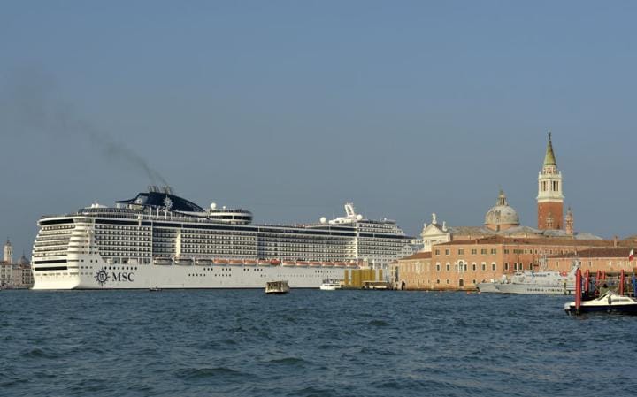 picture of world largest cruise ships